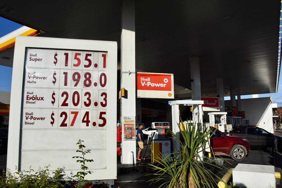 La refinería Raízen, que vende sus productos bajo la marca Shell, anunció un aumento de sus precios. Foto: Matias Subat