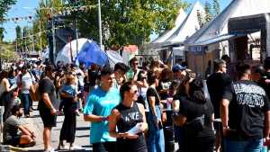 Neuquén: más de 2.000 personas ya viven el Festival Yo Como a la vera del Limay