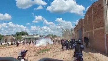 Feroz enfrentamiento en Chaco por la desaparición de un adolescente wichí: hubo más de 40 heridos