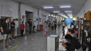Elecciones 2023: más de 500 vecinos extranjeros participan de la votación en Roca