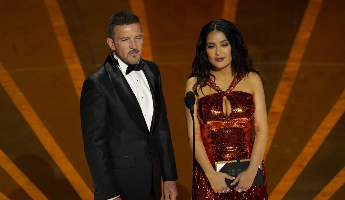 Antonio Banderas y Salma Hayek en los Premios Oscar. Foto: AP 