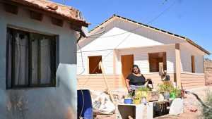 Por los sismos en Vaca Muerta, la Provincia construye casas de madera: ¿Cómo son?
