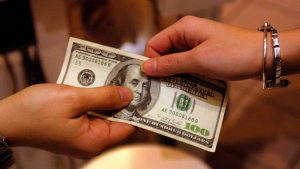 El dólar blue retrocedió tras las medidas económicas del Gobierno