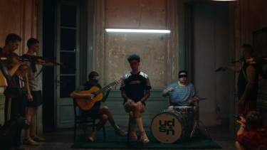 “Nena, dime algo” es una balada que apuesta por el efecto de la frescura que transmite la depuración en los recursos: una canción de guitarra y voz al frente de una melodía íntima sobre un beat simple. (Foto: prensa Usted Señálemelo)