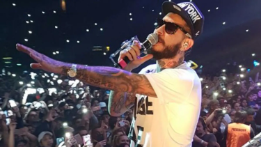 Le robaron a Ulises Bueno en pleno recital. 