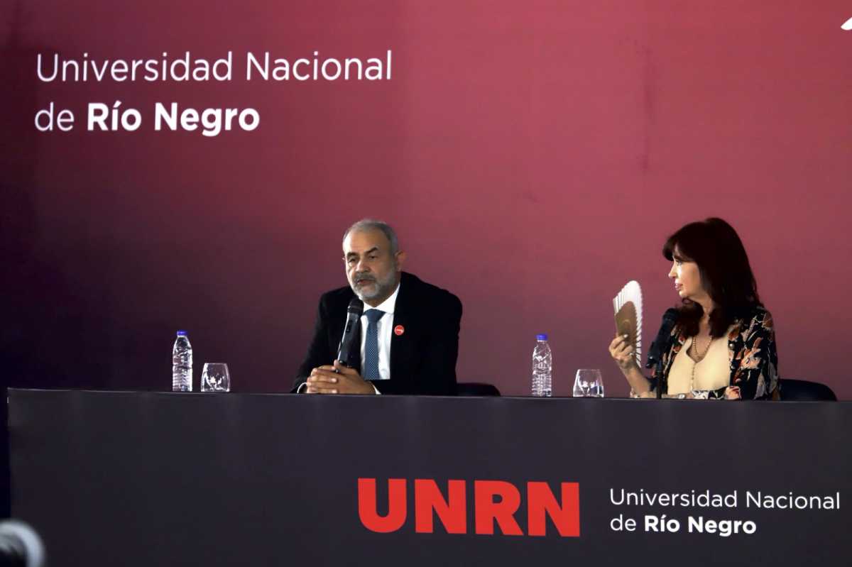 Torres encabezó el acto en el campus de la UNRN. Foto: Marcelo Ochoa.