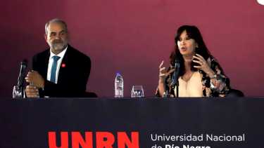 La vicepresidenta reaparecerá en público para brindar una conferencia tras su presentación en la Universidad de Río Negro. Foto Marcelo Ochoa.