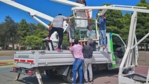 Repararon el aro que fue destrozado en el Parque Ferreira de Viedma