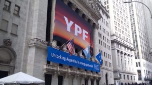 YPF duplicará su producción de petróleo para 2027 y exportará cerca del 40% de sus barriles