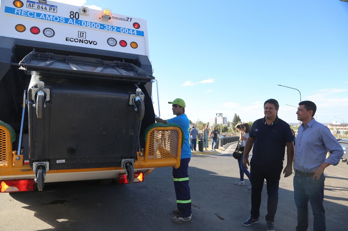 El municipio incorporó  un camión Scania a la planta vehicular municipal, camiones insonoros en la recolección de los residuos domiciliarios. Foto: Gentileza. 