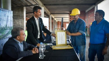 El acto se realizó en un sector de la terminal de ómnibus de Viedma.  