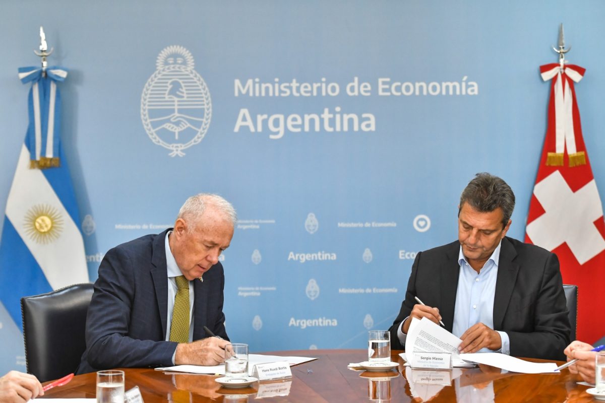 Rúbrica. Argentina y Suiza firmaron un convenio en el marco del acuerdo con el Club de Paris.