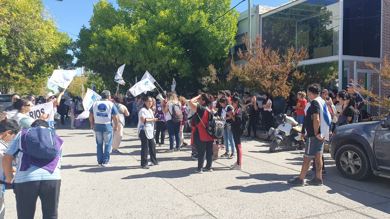 En el segundo día de protesta, Unter de Roca movilizó por las calles de la ciudad.