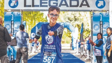 Bautista y su llegada en el último triatlón de la Manzana. Gentileza municipio de Roca