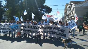 Esperan una gran cantidad de personas en la marcha para este lunes en la capital rionegrina, en el inicio de clases en Río Negro. Foto Archivo
