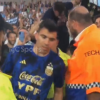 Imagen de El gesto de Acuña con los hinchas en la tribuna del partido de la Selección Argentina
