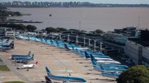 Imagen de Qué hacer con los vuelos cancelados por el paro de este miércoles: Aerolíneas Argentinas, Flybondi y JetSmart