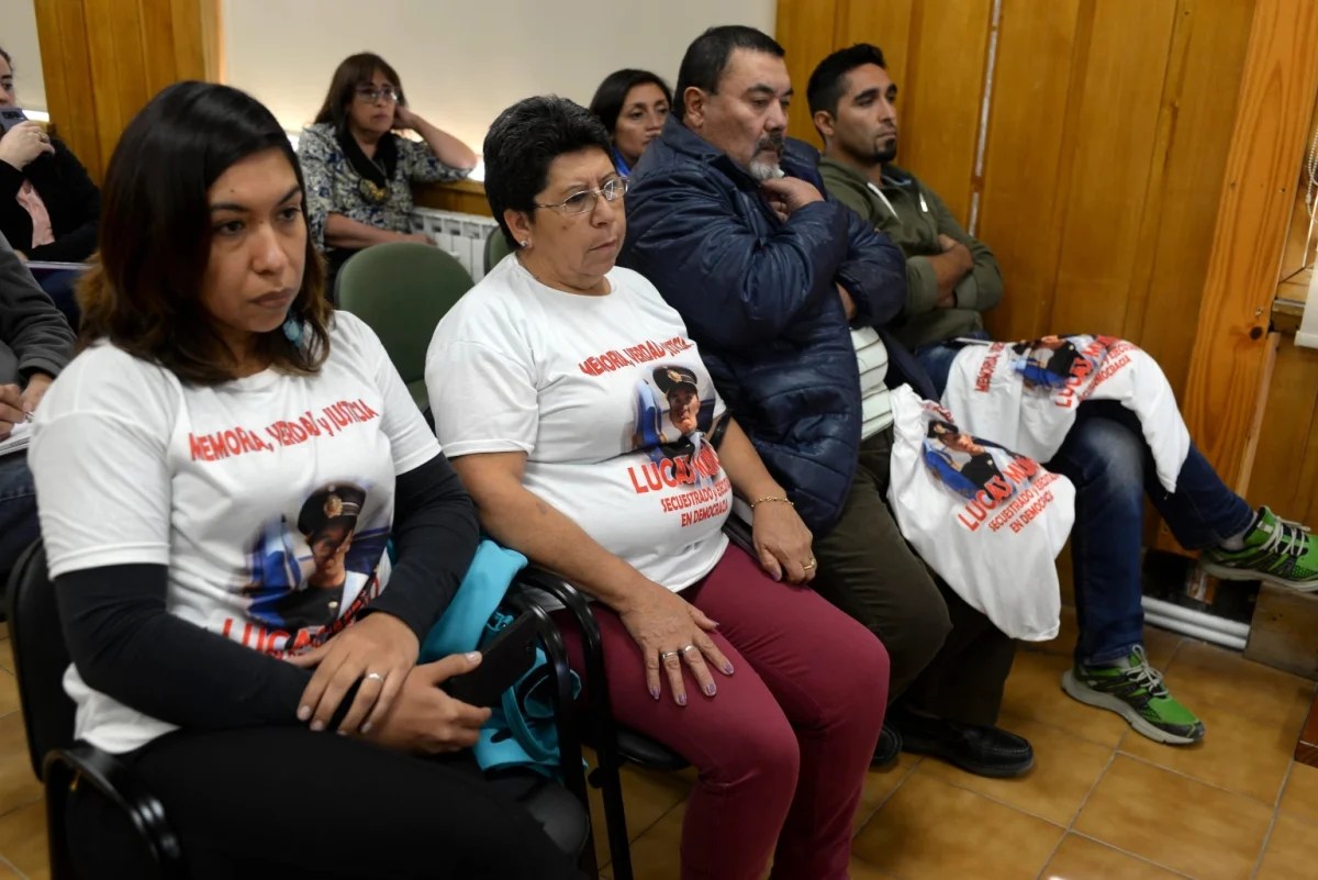 Alicia Ocares, su esposo Benjamín Muñoz esperan desde hace 6 años y 7 meses que se esclarezca el homicidio de su hijo y empleado policial, Lucas Muñoz. (foto de archivo)