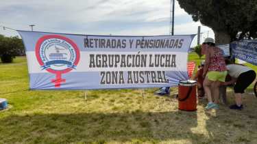 Los  retirados de la policía realizaron protestas para visibilizar el reclamo en distintos puntos de la provincia. foto: gentileza.