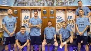 La icónica foto con la que la Selección Argentina estrenó nueva remera y comunicó un cambio