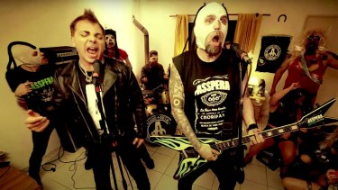 El cantante también se sumó al videoclip del cover de la banda argentina. Foto captura de pantalla