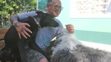 Luis Ayala además es experto en modificación de conductas e integra el proyecto "bien de perros".