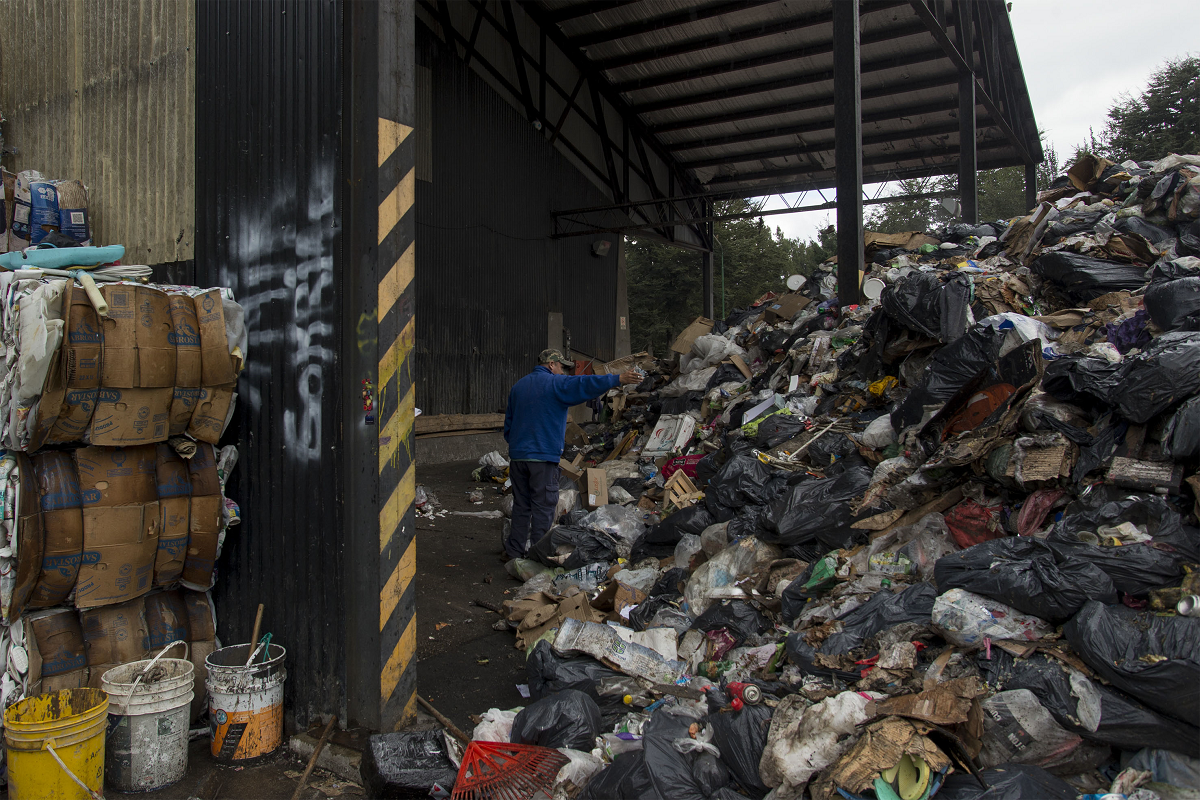 La planta de tratamiento de residuos domiciliarios de Villa La Angostura está colapsada. (foto Marcelo Martínez)