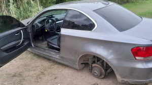 Misteriosa desaparición de Brian Fernández: hallaron su auto sin ruedas, en un barrio peligroso