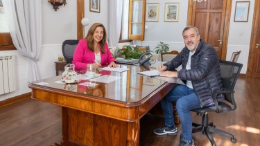 El pase a planta fue confirmado después de una reunión de la gobernadora Arabela Carreras y el dirigente de ATE, Rodolfo Aguiar.
Foto Gentileza
