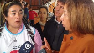 Carreras fue interceptada por la CTA en Bariloche y anunció la paritaria para el viernes