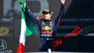Fórmula 1: Checo Pérez dio el golpe y ganó la carrera en Arabia, donde Verstappen fue segundo