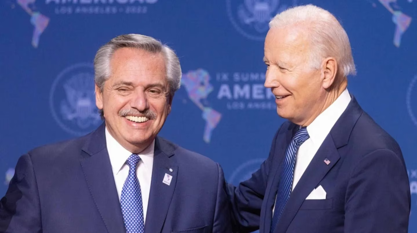 Alberto Fernández y Joe Biden, en el encuentro durante la última cumbre de las Américas (Foto: Presidencia/Télam).