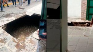 Cedió el piso de un colegio en Córdoba y cinco alumnos cayeron a un pozo séptico
