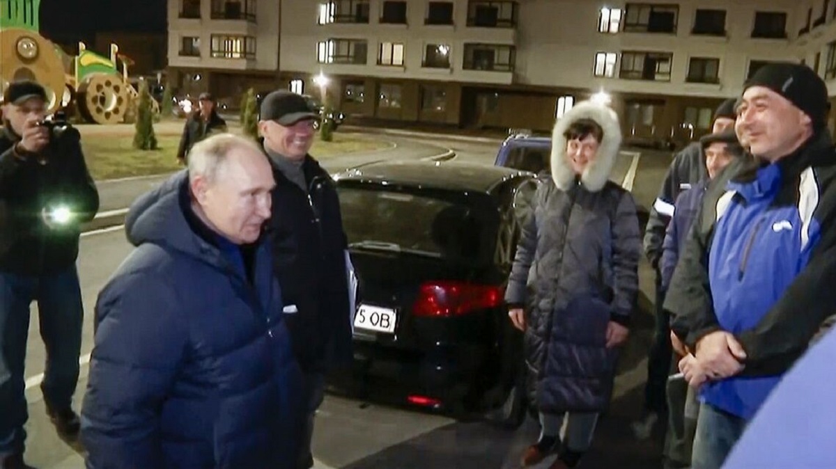 Tras el pedido de detención de la Corte Penal Internacional, el mandatario ruso recorrió parte del territorio en conflicto. Foto El Mundo.