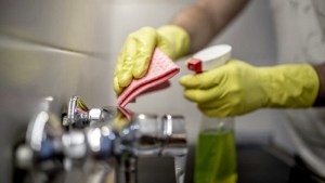 Cuál es el aumento que debe pagarse a empleadas domésticas en abril, según la categoría