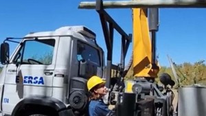 8M: Fiorella, la operadora eléctrica que venció a las tormentas y los estereotipos en Valle Medio