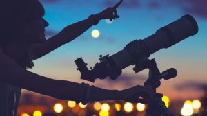 Mentes brillantes: cuáles son los 5 signos del zodiaco más visionarios