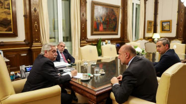Hace 10 días, Alberto Fernández y Aníbal Fernández estuvieron reunidos con Omar Perotti, gobernador de SAnta Fe, y Pablo Javkin, intendente de Rosario (Foto archivo).  