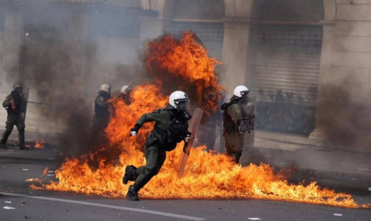 Hubo un paro masivo en Grecia. Se registraron incidentes en Atenas. Foto: Reuters