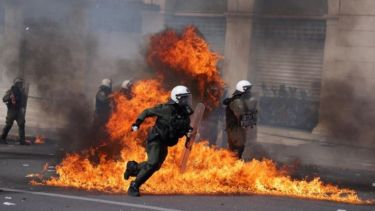 Hubo un paro masivo en Grecia. Se registraron incidentes en Atenas. Foto: Reuters
