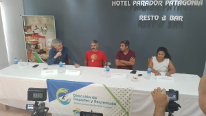 El Burrito Ortega dejó inaugurada la primera cancha de césped natural de Conesa