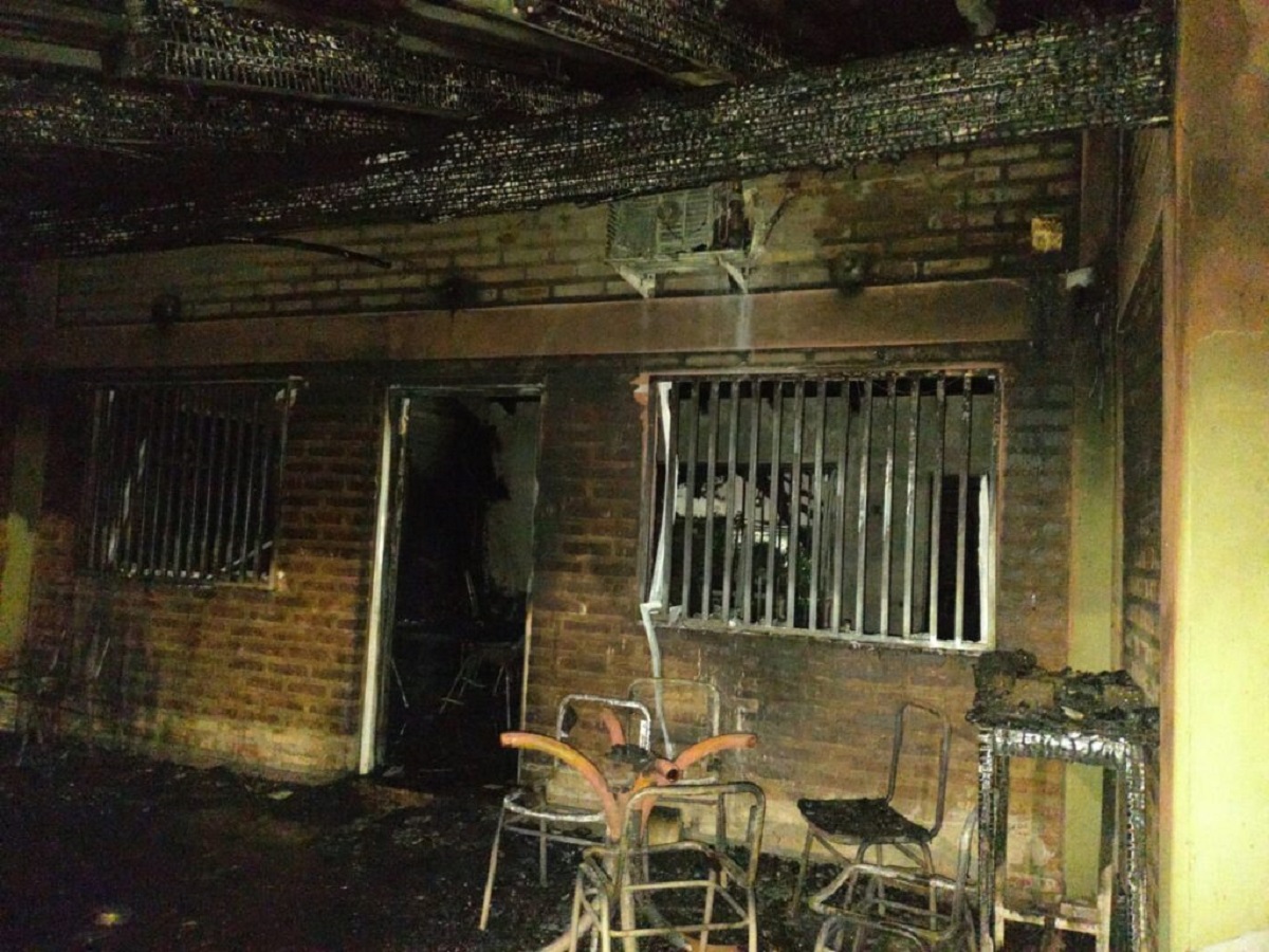 El incendio se produjo a partir de la explosión de un calefactor. Foto: Centenario Digital. 