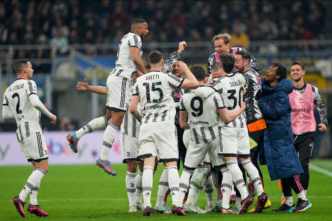 Soulé fue el único de los argentinos que juega en Juventus que arrancó como titular. El delantero festejó el gol de la victoria con sus compañeros. Foto: AP 