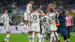 Con polémica y muchos argentinos, Juve derrotó a Inter en el «derby de Italia»