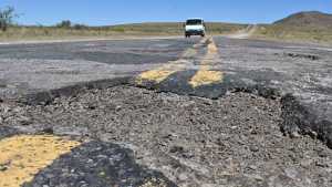 Ruta 152 abandonada a su suerte: peligro en un paso clave a la región