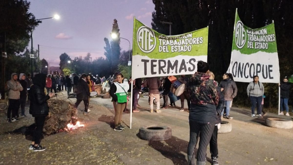 Trabajadores de Termas piden el pase a planta de quienes trabajan en la temporada. Foto: Gentileza
