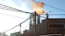 Imagen de El fuego en una rotisería del bajo de Neuquén generó preocupación en los vecinos del centro