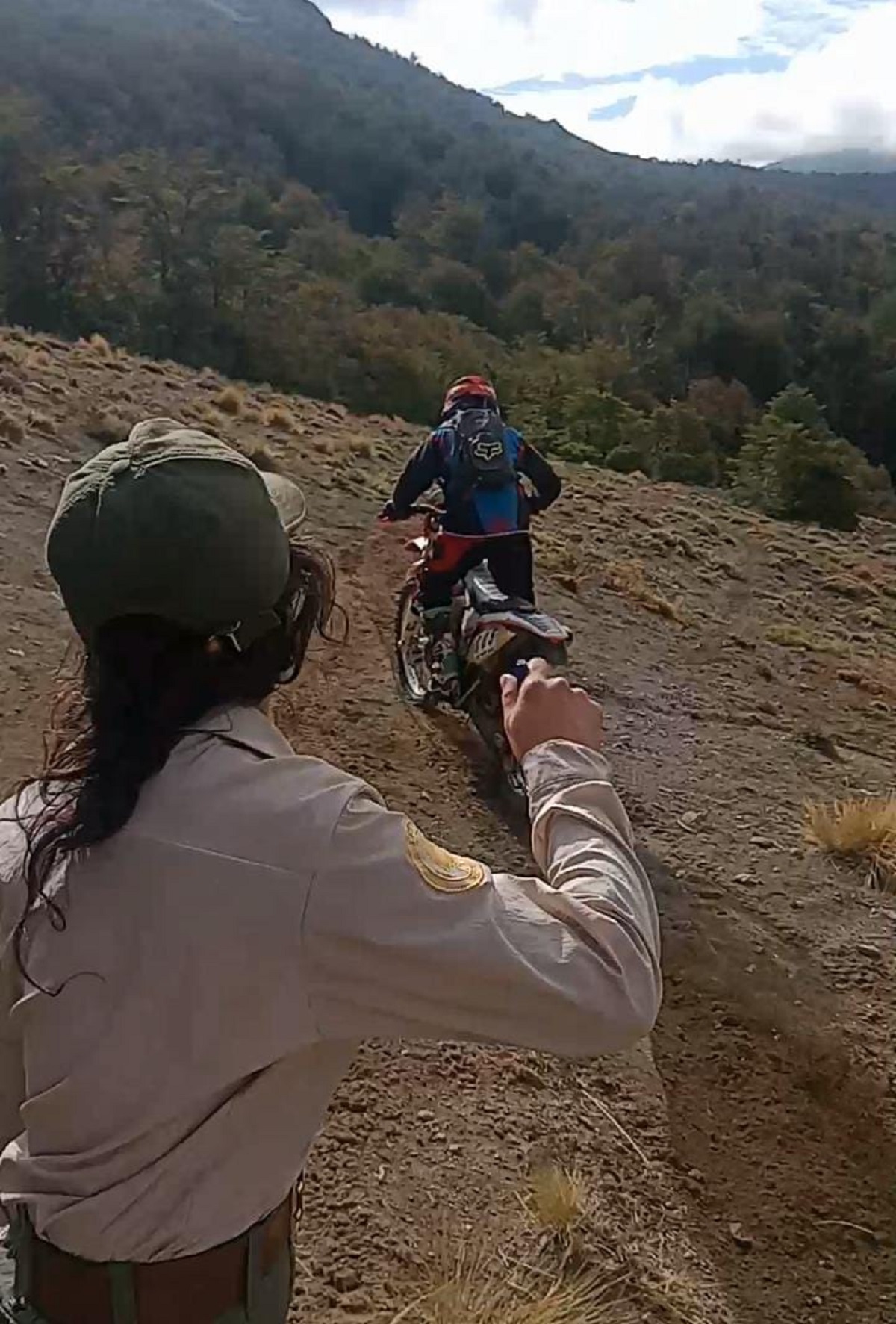Descubren a motociclistas que circulaban por áreas protegidas del Parque Nacional Huapi