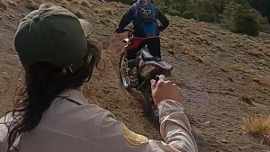 Descubren a motociclistas que circulaban por áreas protegidas del Parque Nacional Huapi