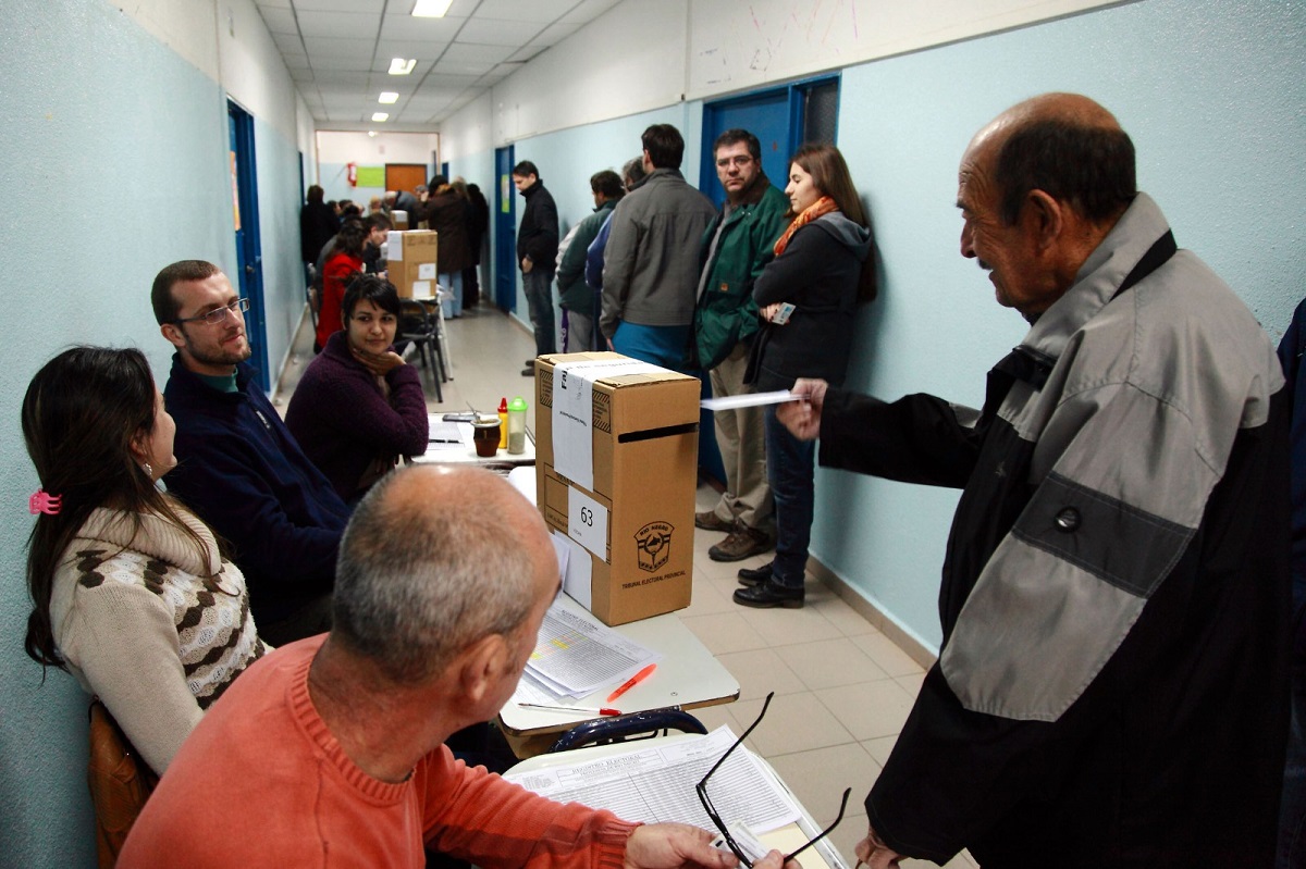 Los electores encontrarán más de 3.000 candidatos en los lugares de votación en Río Negro. Foto: Marcelo Ochoa.